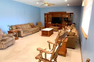 1056 Deertrail Ct, Antioch, IL 60002 - Photo 13