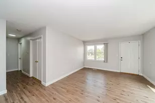 1886 Stockton Dr, Hoffman Estates, IL 60169 - Photo 7