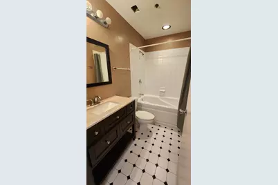 333 W Hubbard Street #323, Chicago, IL 60654 - Photo 5