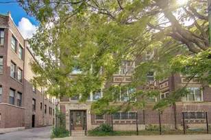 1059 E Hyde Park Blvd, Chicago, IL 60615 - Photo 1