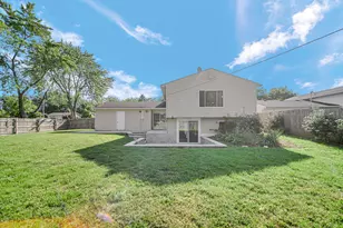 6988 Plumtree Ln, Hanover Park, IL 60133 - Photo 25