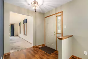 112 Village Woods Dr, Crete, IL 60417 - Photo 5