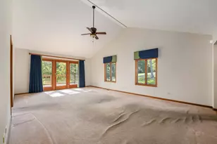 112 Village Woods Dr, Crete, IL 60417 - Photo 7