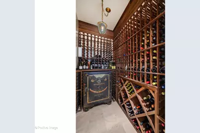 536 W Barry Avenue, Chicago, IL 60657 - Photo 41