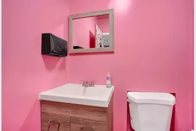 7055 N Clark Street, Chicago, IL 60626 - Photo 23