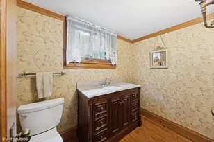 710 W Downer Pl, Aurora, IL 60506 - Photo 15