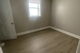 5202 W Ainslie St, Chicago, IL 60630 - Photo 9