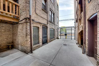 2415 W Pratt Boulevard #C1, Chicago, IL 60645 - Photo 9