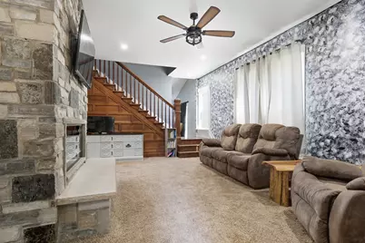 319 W Moulton Street, Pontiac, IL 61764 - Photo 5