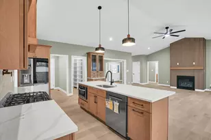 2902 Haydon Dr, Urbana, IL 61802 - Photo 13