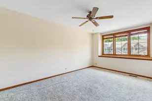 542 Silver Aspen Cir, Crystal Lake, IL 60014 - Photo 9