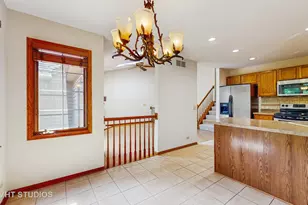 542 Silver Aspen Cir, Crystal Lake, IL 60014 - Photo 5