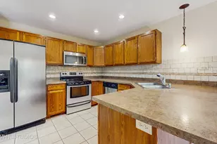 542 Silver Aspen Cir, Crystal Lake, IL 60014 - Photo 3