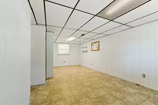 2124 Middlebury Rd, Freeport, IL 61032 - Photo 15