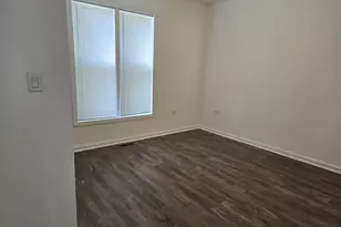 277 Gifford Pl, Elgin, IL 60120 - Photo 7