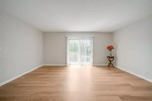 3856 S Parkway Dr, Northbrook, IL 60062 - Photo 3