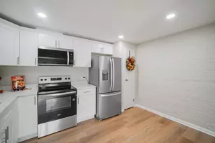 3856 S Parkway Dr, Northbrook, IL 60062 - Photo 7