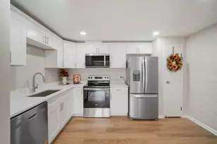 3856 S Parkway Dr, Northbrook, IL 60062 - Photo 5