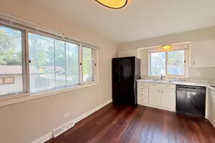 1122 W Iowa St, Glenwood, IL 60425 - Photo 5