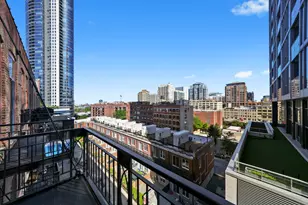 360 W Illinois St, Chicago, IL 60654 - Photo 23