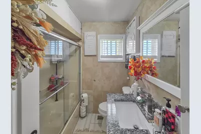 529 E Fullerton Avenue, Glendale Heights, IL 60139 - Photo 7