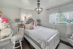 529 E Fullerton Ave, Glendale Heights, IL 60139 - Photo 5