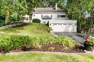 317 E Walnut St, Hinsdale, IL 60521 - Photo 1