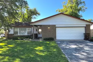939 Coach Rd, Homewood, IL 60430 - Photo 1