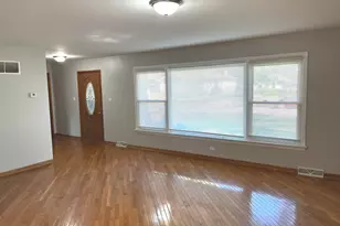 939 Coach Rd, Homewood, IL 60430 - Photo 3