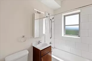 900 W Windsor Ave, Chicago, IL 60640 - Photo 9