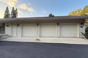 1842 Thomas Atkinson Rd, Inverness, IL 60067 - Photo 9