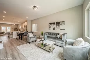 530 E 44th Pl, Chicago, IL 60653 - Photo 3