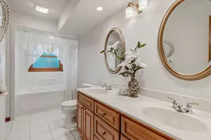 6932 Martin Dr, Woodridge, IL 60517 - Photo 19