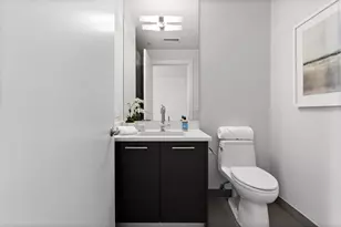 110 W Superior St, Chicago, IL 60654 - Photo 25