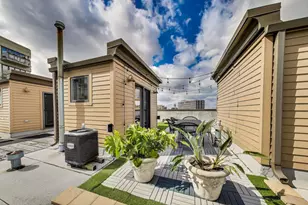 1009 N Riverwalk St, Chicago, IL 60610 - Photo 29