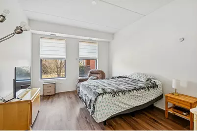 2335 W Belle Plaine Avenue #211, Chicago, IL 60618 - Photo 7