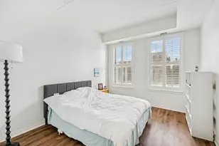 2335 W Belle Plaine Ave, Chicago, IL 60618 - Photo 11