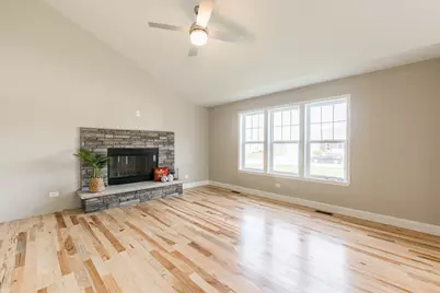 212 Saint Andrews Drive, Dekalb, IL 60115 - Photo 3