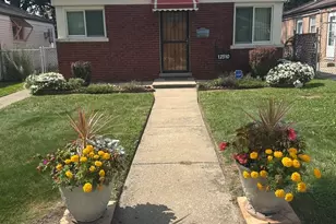 12510 S Elizabeth St, Calumet Park, IL 60827 - Photo 1