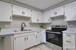 920 Vose Dr, Gurnee, IL 60031 - Photo 7