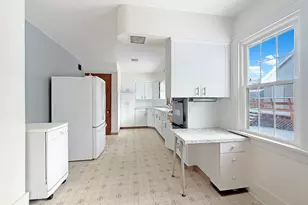 727 E Garden St, Freeport, IL 61032 - Photo 9