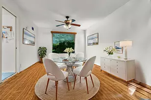 32381 N Forest Dr, Grayslake, IL 60030 - Photo 11