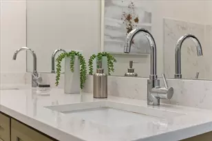 2450 N Clybourn Ave, Chicago, IL 60614 - Photo 19