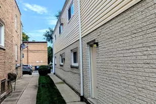 9011 Bronx Ave, Skokie, IL 60077 - Photo 13