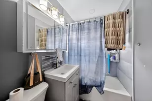 9953 S Sawyer Ave, Evergreen Park, IL 60805 - Photo 5