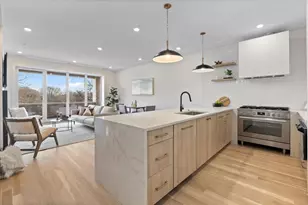 2405 W Sunnyside Ave, Chicago, IL 60625 - Photo 11