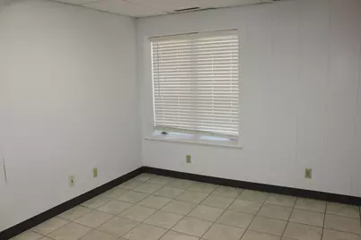 320 W Lincoln Highway, Cortland, IL 60112 - Photo 7