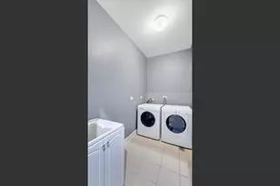 2417 W Fillmore St, Chicago, IL 60612 - Photo 9