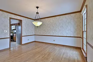 42W439 Sylvan Ln, Saint Charles, IL 60175 - Photo 9