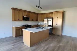 422 View St, Ottawa, IL 61350 - Photo 5